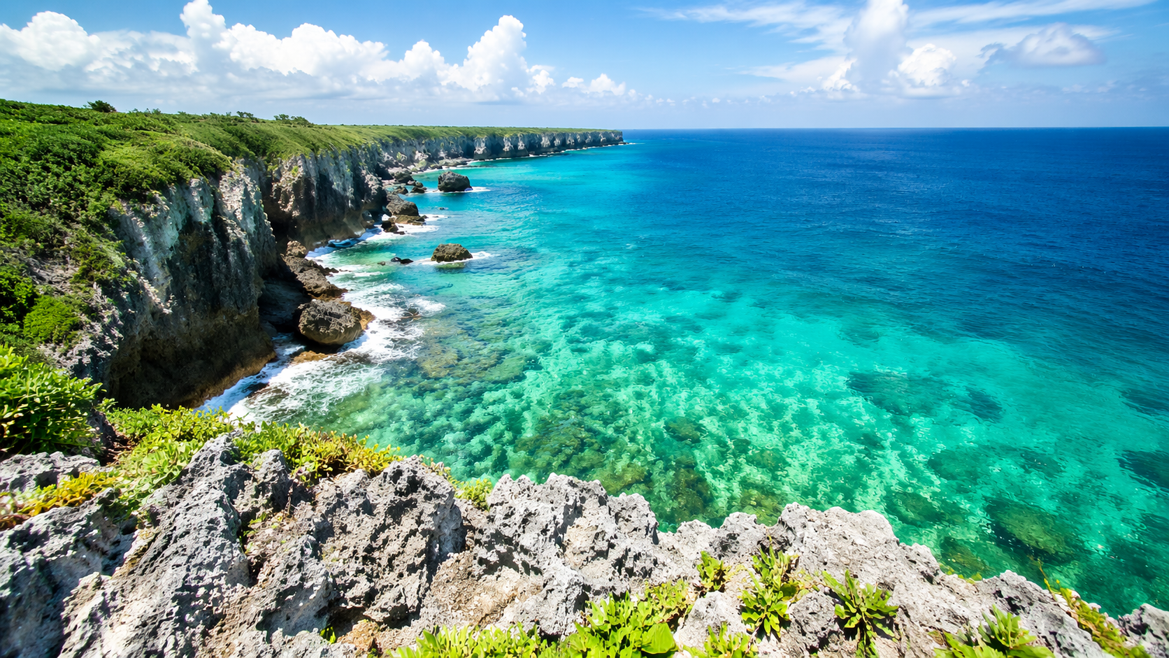 alt: 沖永良部島の1泊2日観光モデルコースをイメージした海沿いの風景